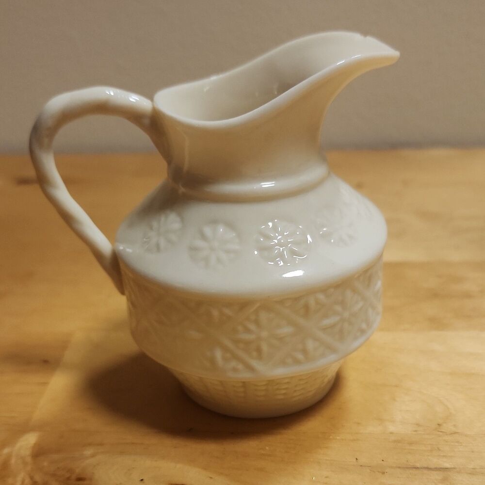 Belleek Ireland White Porcelain Creamer Glossy Finish MPN 0657 Celtic green mark